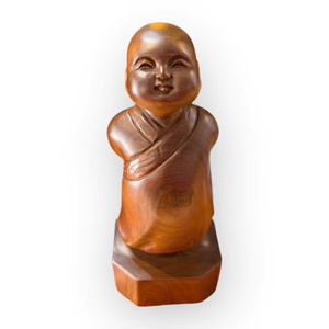 Petite sculpture de moine sculptée à la main en bois de rose, décoration de table pour la méditation, thème bouddhiste - Product Image 4
