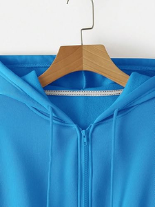 Hoodie court personnalisé pour femme – Sweat à capuche décontracté pour femme avec fermeture éclair, coupe oversize - Product Image 3