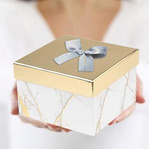 Caja de Regalo Rígida con Diseño de Mármol Elegante Personalizada TH CBB-563, Tapa Dorada con Grabado, Materiales Reciclados - Empaque de Lujo para Eventos Especiales - Product Image 1