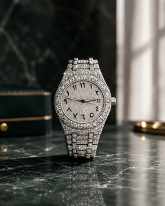 Reloj de Lujo con Incrustaciones de Diamantes y Moissanita, Esfera Redonda Analógica de Cuarzo para Hombre, Correa de Cristal Blanco, Esfera con Números Arábigos y Arcoíris - Product Image 1