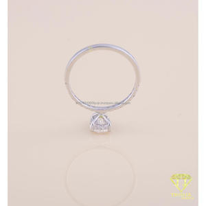 Anillo de Compromiso con Diamante Cultivado en Laboratorio, Corte Princesa, Oro Blanco, Solitario, Micro Pavé, Joyería para Novia, Boda o Promesa - Product Image 6