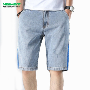 Shorts en jean délavé style urbain pour homme, coupe ample, style skater vintage, tendance streetwear, vêtements décontractés - Product Image 2