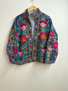 Veste matelassée pour femme en velours floral brodé à la main Suzani avec doublure en coton - Printemps/Automne/Hiver - Cadeau pour elle - Product Image 4