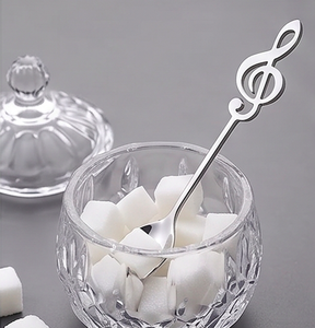 Cuillère à thé élégante et stylée avec poignée au design motif musical, finition argentée, idéale pour le thé, le café et les repas - Product Image 4