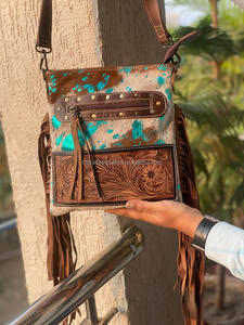 Bolso con flecos metálicos turquesa de estilo occidental, bolso de cuero con herramientas, bolso elegante con pelo en cuero, bandolera para mujer - Product Image 3