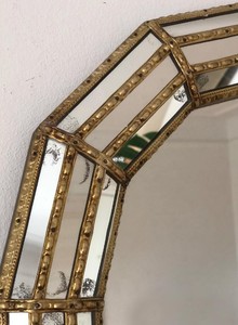 Par de Espejos Venecianos Grandes de Latón de Estilo Vintage – Dorados - Product Image 2