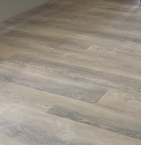 Piso SPC VFLOOR, ¡OFERTA ESPECIAL! Sin formaldehído, sistema de clic, resistente al agua y al desgaste, tablones de vinilo de 4mm, 5mm, 6.5mm, 7.5mm - Product Image 1