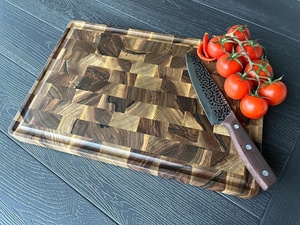 Tabla de cortar rectangular de madera con diseño de agarre fácil - Product Image 1