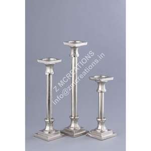 Ensemble de 3 bougeoirs décoratifs en aluminium, design moderne fait main, vaisselle écologique pour les événements de Noël et de Pâques - Product Image 1