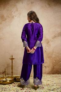 Ensemble de costume en soie chinon violet royal avec broderie lourde de sequins et dupatta de créateur - Product Image 5