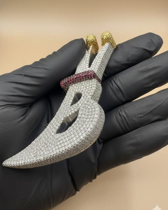 จี้เพชรโมอิสซาไนต์ VVS แบบสั่งทำพิเศษ ตัวเรือนเงินแท้ 925 ประดับเพชรเต็มตัวอักษร  ผ่านการทดสอบเพชร - Product Image 1