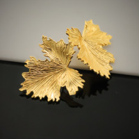 Boucles d'oreilles classiques en laiton plaqué or 18 carats avec motif feuille |   Accessoires élégants pour femmes - Cadeau pour elle