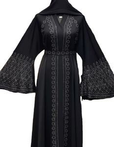 อาบายะห์สตรีแบบดั้งเดิมสีดำสวยงาม รุ่นใหม่ปี 2026 ผลิตจากโพลีเอสเตอร์ ระบายอากาศได้ดี ทำด้วยมือ เหมาะสำหรับฤดูหนาวและฤดูร้อน ความยาวระดับข้อเท้า - Product Image 1