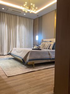 Alfombra de Lana Hecha a Mano de Primera Calidad, Diseño Tradicional Rojo, Pelo Suave, Alfombra para Sala de Estar, Acabado Duradero y Lujoso - Product Image 2