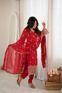 Conjunto de Vestido Tradicional Indio-Pakistaní Rojo Bordado para Mujer con Dupatta para Bodas, Corte Regular, Largo Midi - Product Image 3