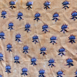 Tissu en coton imprimé à la main au bloc de teinture couleur moutarde avec motif de lotus bleu |   Textile artisanal indien - Product Image 2