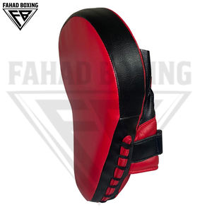 Almohadillas de boxeo curvas duraderas y ligeras de color rojo y negro, vendas de boxeo de cuero y PU duraderas con cierre de gancho y bucle. - Product Image 3