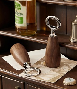 Ouvre-bouteille à manche en bois, outil de bar durable, adapté à un usage domestique, accessoire de bar et de service pour les clubs, fabriqué à la main en Inde - Product Image 2
