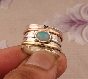 แหวนโอปอลไฟธรรมชาติ เงินแท้ 925 ทำมือ พลอยโอปอลสีขาว เครื่องประดับขายส่ง แหวนเงินซ้อนกันได้สำหรับผู้หญิง - Product Image 2