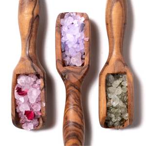 Cuillère en bois écologique au design classique avec long manche pour café, thé, herbes et sels de bain - Product Image 1