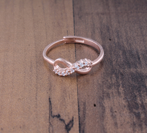 Anillo de Flor en Oro Rosa, Anillo Delicado con Rosa, Anillo de Compromiso Floral, Joyería Inspirada en la Naturaleza, Regalo de Aniversario para Él - Product Image 4