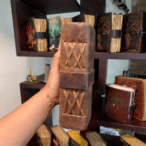 Carnet en cuir marron avec fermoir à boucle - Bloc-notes vierge et journal de voyage pour cadeaux d'entreprise haut de gamme - Product Image 2