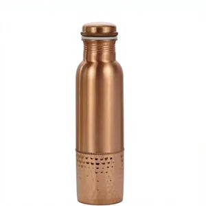 Ensemble de bouteilles d'eau en cuivre pur à motif filigrané avec deux verres assortis, design antique métallique foncé - Product Image 3