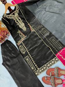Ensemble Kurti Plazzo Dupatta en soie noire brodée, coupe ample, sans plis, longueur au sol, de créateur - Product Image 3