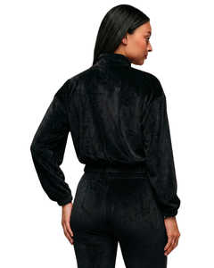 Ensemble de survêtement noir 2 pièces pour femme avec veste zippée et pantalon évasé, style esthétique avec baskets - Product Image 2