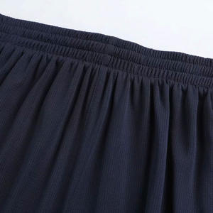 Uniforme de baloncesto, conjunto de camiseta y pantalones cortos deportivos de baloncesto, hecho con material de malla transpirable, diseñado para juegos y entrenamientos. - Product Image 6