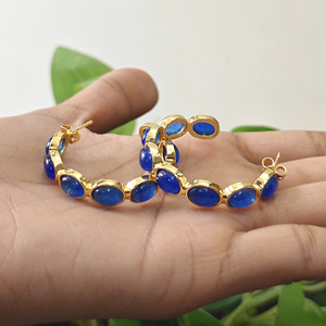 Créoles tendance plaquées or 18 carats avec pierre de jade ovale colorée, boucles d'oreilles uniques et originales pour femmes, fermoir poussoir, style minimaliste, vente en gros - Product Image 5