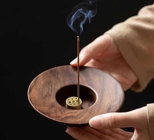 Support à bâtonnets d'encens en bois arrondi, brûleur d'encens moderne, plateau attrape-cendres pour spa, bureau, méditation, yoga, accessoire d'aromathérapie - Product Image 1