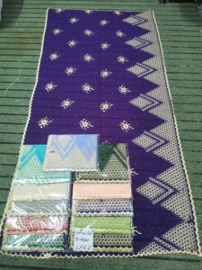 Vente en gros de châles islamiques de grande taille en couleurs assorties |   Voile léger en polyester respirant brodé de fleurs en strass dorés pour l'été au quotidien - Product Image 2