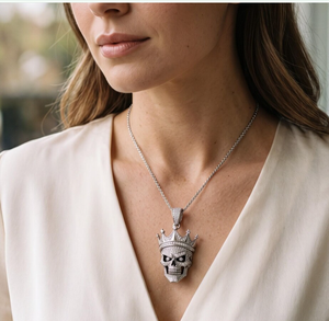 Pendentif Crâne Couronne Argentée avec Moissanite Ronde Taille Brillant Sertie Griffe, Bijou Hip Hop, Cadeau - Product Image 6