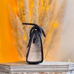 Sac fourre-tout tendance 2026 en cuir véritable avec fourrure, style bohème, motifs floraux gravés, sacs fourre-tout sculptés, sacs de style western - Product Image 3