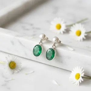 ต่างหูเงินแท้ 925 ประดับมรกตสีเขียวและไข่มุกทรงรี ตัดแบบ Bezel Set งานแฮนด์เมดสำหรับผู้หญิง ขายส่ง - Product Image 4