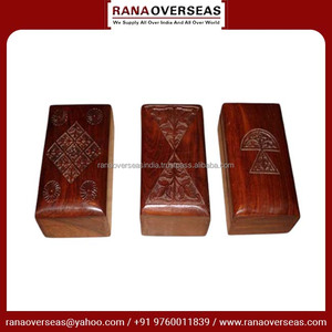 Organizador de joyas de madera elegante decorativo con detalles tallados personalizados perfecto para almacenar collares, pulseras y pendientes - Product Image 3