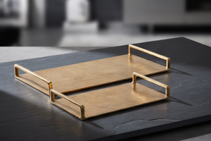 Plateau de service rectangulaire doré en métal lourd texturé moulé, article de vaisselle pour cuisine et salle à manger, en stock - Product Image 5