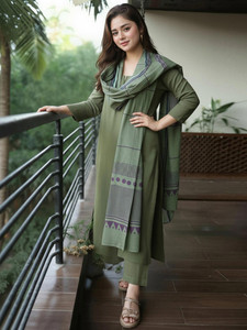 <b>Women</b> Green Rayon <b>Kurta</b> Set Dupatta Regular Fit Knee-Length Traditional Ethnic Wear Casual All Seasons India Pakistan Style - Product Image 3