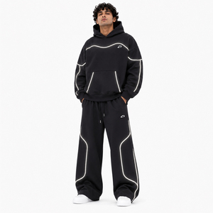 Ensemble de survêtement en polaire 2 pièces avec bandes réfléchissantes, sweat à capuche oversize et pantalon de jogging large pour homme, streetwear noir 100% coton, logo personnalisé - Product Image 1