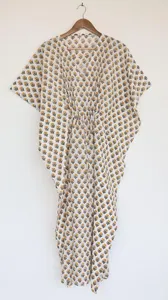 Vestido Kaftan Blanco con Estampado Floral Amarillo Estilo Bohemio, Cuello en V, Corte Holgado para Mujer, Vestido Maxi Cruzado de Algodón con Lazos - Product Image 2