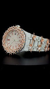 Montre en or rose bicolore style épine, entièrement sertie de diamants moissanite, montre moissanite personnalisée de créateur, pierre poire sur les maillons - Product Image 3