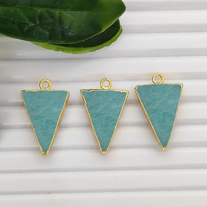 Pendentif en pierre de soleil plaqué or en forme de triangle, pierre de soleil naturelle 20x15mm, plaqué or, fait main, connecteur pour la fabrication de bijoux - Product Image 2