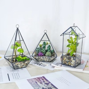 Terrario de diseño tipo cabaña para decoración de mesa de consola en la entrada y área de bienvenida de invitados, con un encantador atractivo decorativo, procedente de la India. - Product Image 5