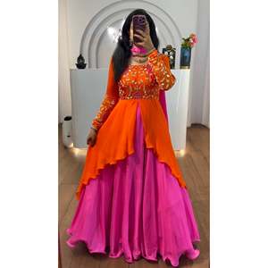 Robe de soirée de créateur, tenue de soirée, robe brodée avec des paillettes et des travaux de codage - Product Image 1