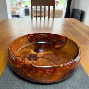 Bol de service moderne en bois et résine, écologique, de style côtier, de la marque HUMAYUN WORLD CRAFTS, au meilleur prix - Product Image 1