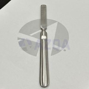 Lime à pieds professionnelle en acier inoxydable, éliminateur de callosités, râpe pour peaux dures, outil durable pour le soin des pieds à domicile et en salon - Product Image 1