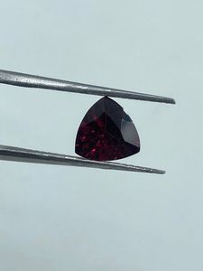 Pierre de grenat rhodolite naturelle de qualité supérieure, pierre précieuse en vrac, taille triangulaire, 1,76 carats, pour la fabrication de bijoux - Product Image 3