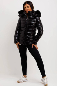 Chaqueta Acolchada Negra Premium para Mujer con Capucha de Piel, Manga Larga, Abrigo Cálido de Invierno, Cierre de Cremallera, Material de Poliéster - Product Image 4