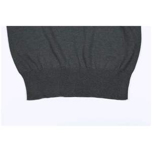 ODM เสื้อสเวตเตอร์แฟชั่นสตรีแบบบางแขนสั้นกระชับปกติพร้อมโลโก้หน้าคอลูกเรือ - Product Image 4